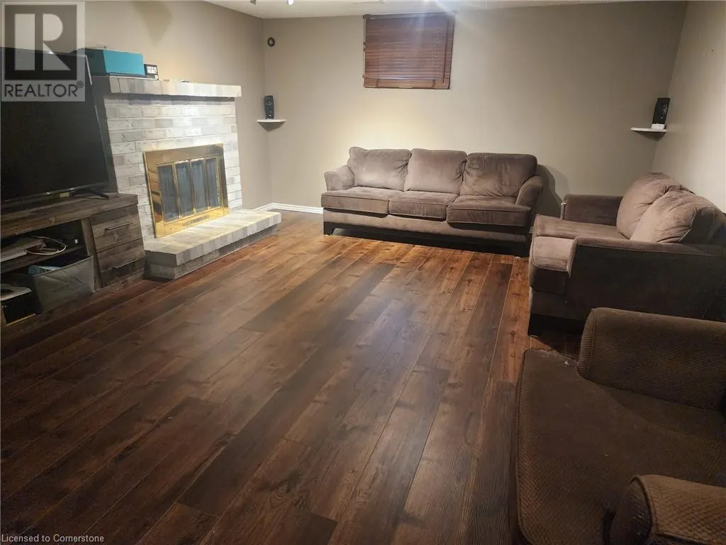 5 RIDELL Crescent