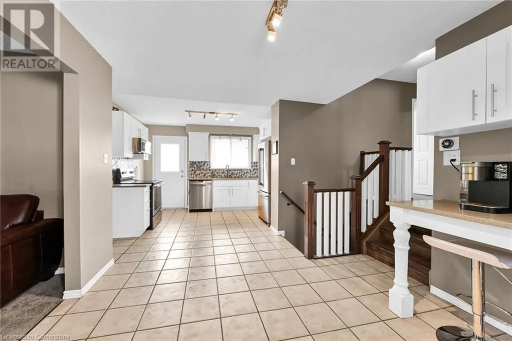 5 RIDELL Crescent