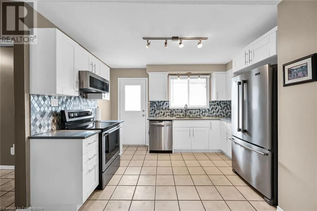 5 RIDELL Crescent