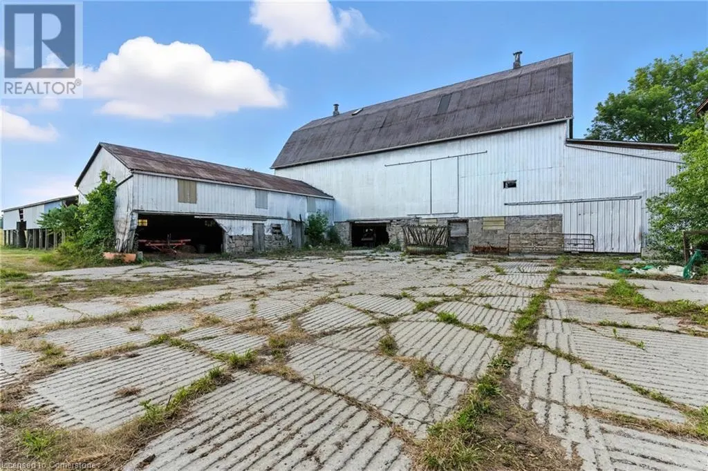 502 BUTTER Road W