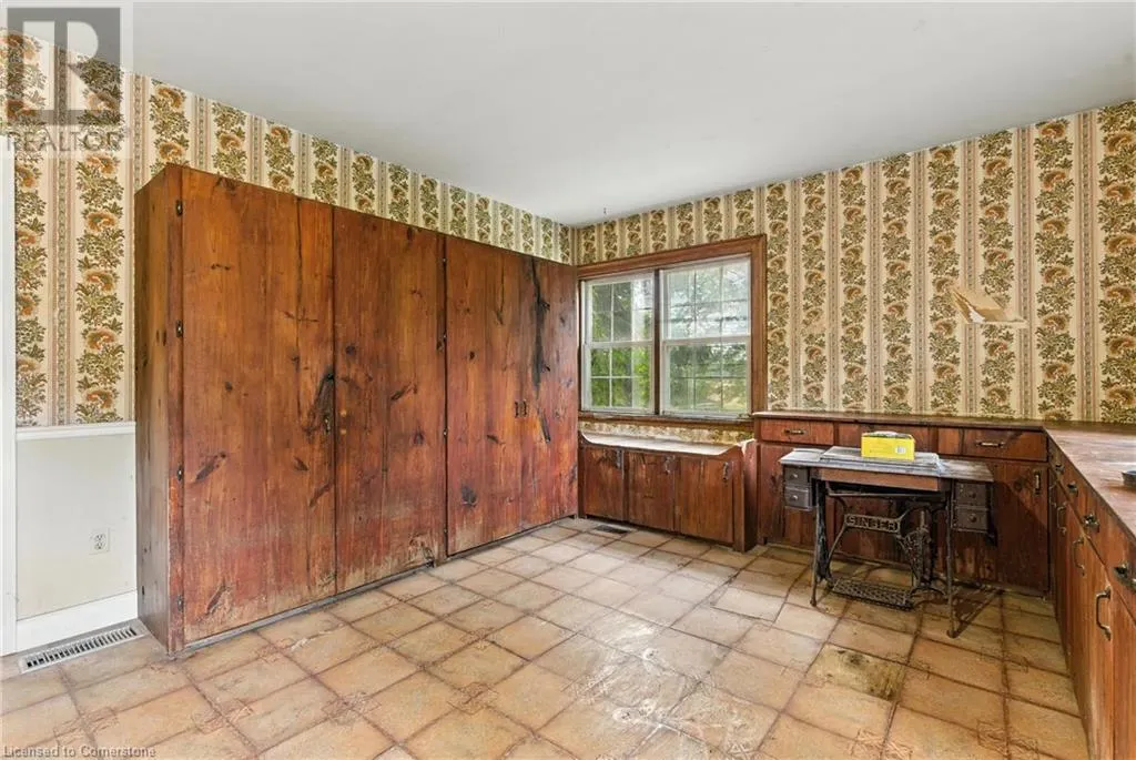 502 BUTTER Road W