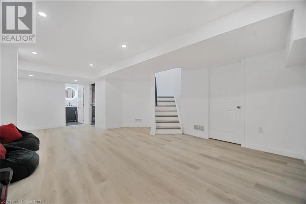 6 EULA WHITE Place