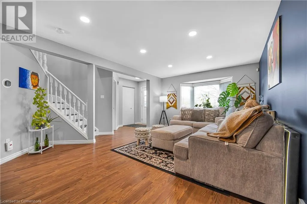 6 EULA WHITE Place