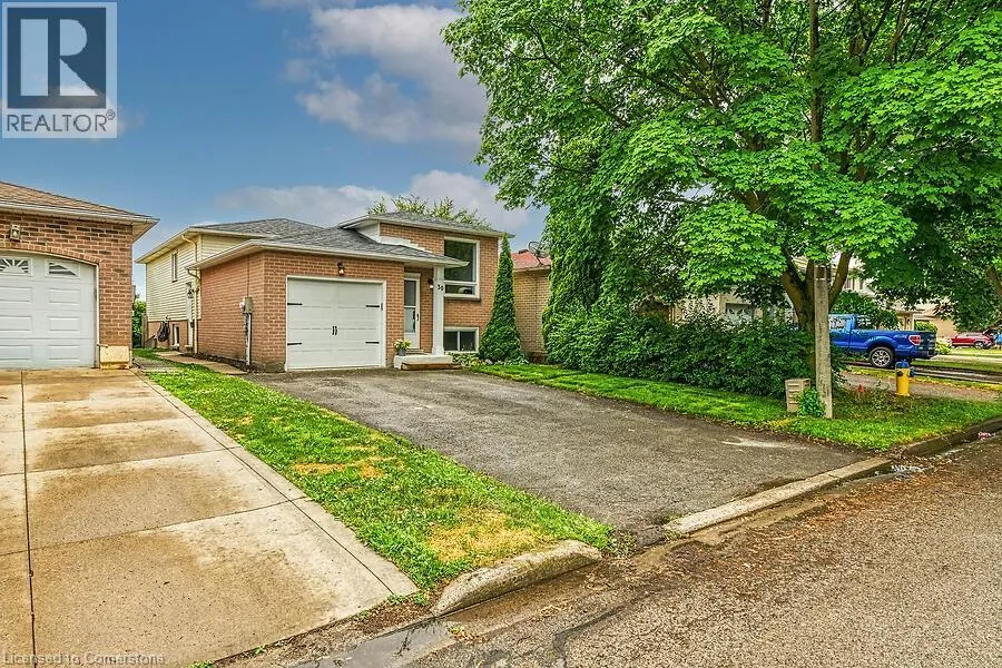 30 LAMPMAN Crescent