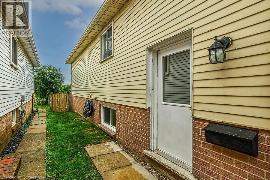 30 LAMPMAN Crescent