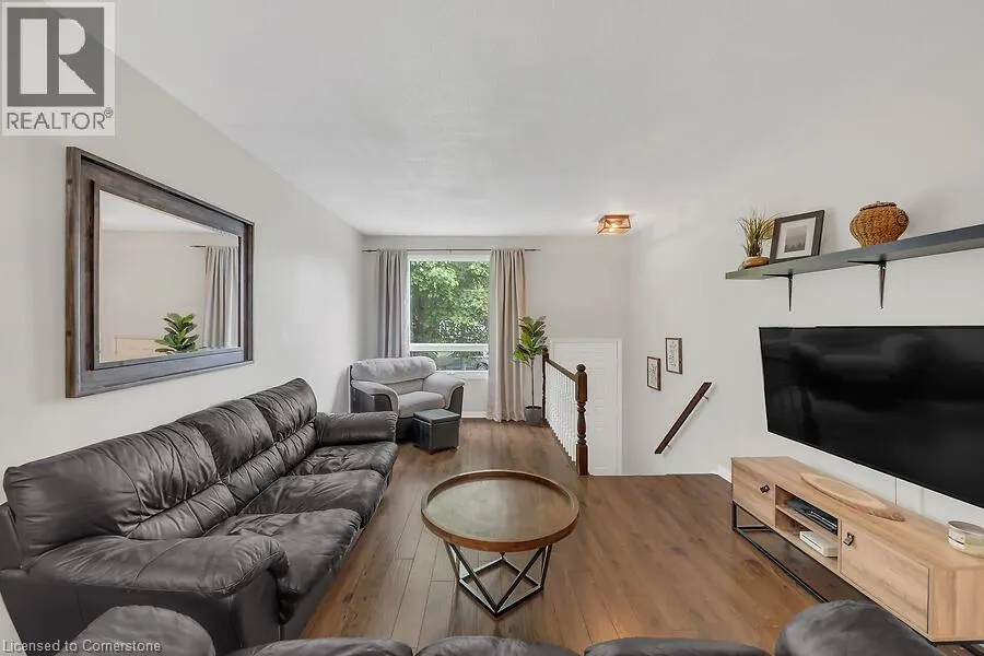 30 LAMPMAN Crescent