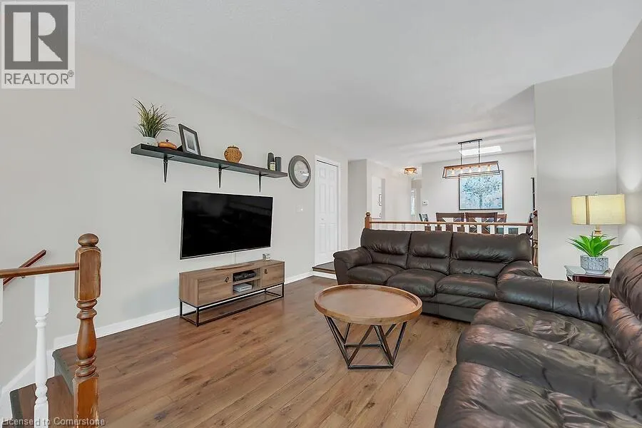 30 LAMPMAN Crescent