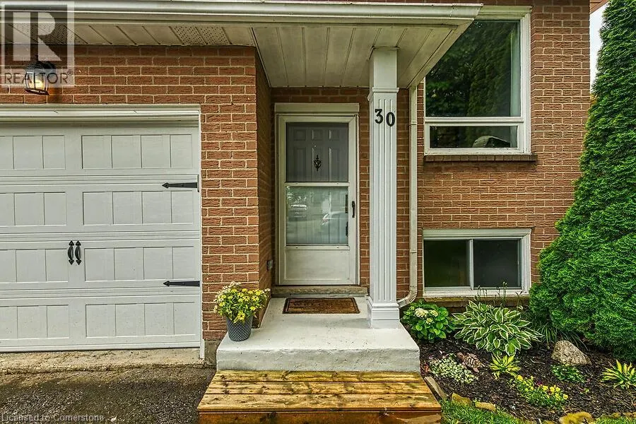 30 LAMPMAN Crescent