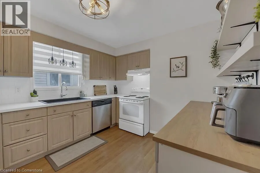 30 LAMPMAN Crescent