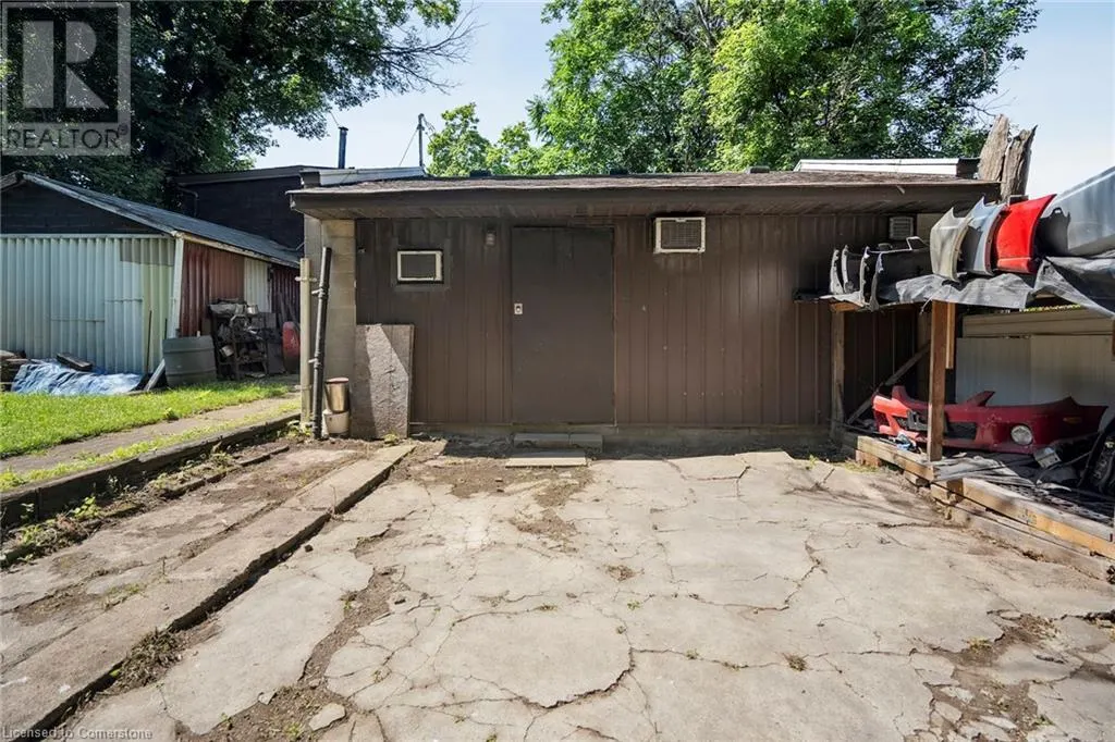 11 WHITFIELD Avenue
