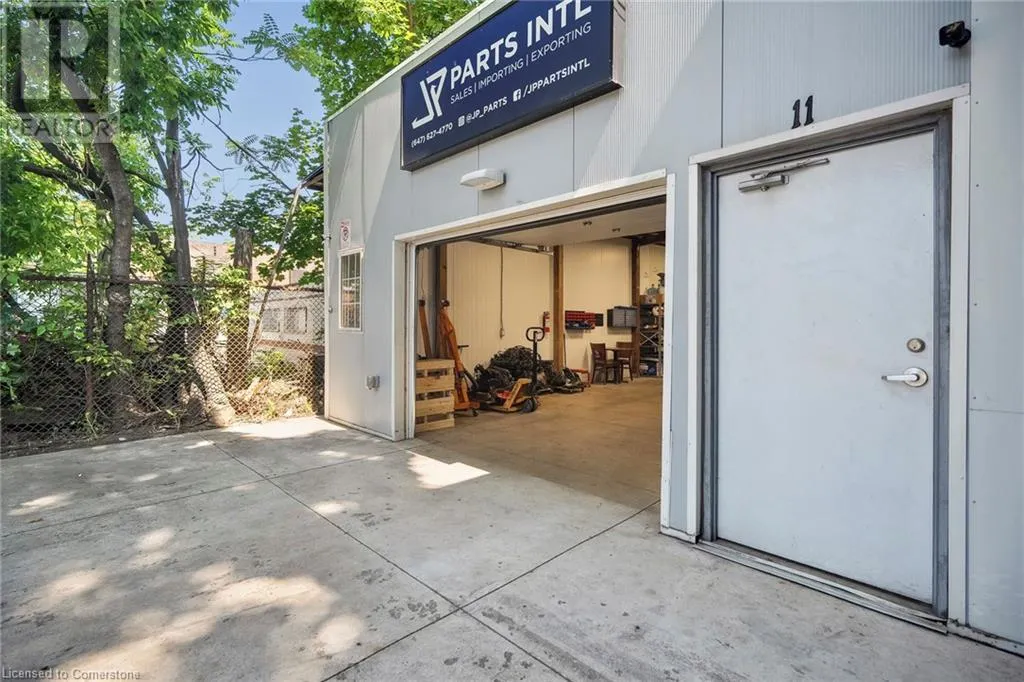 11 WHITFIELD Avenue