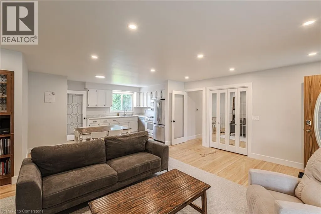 8 ROBROY Court
