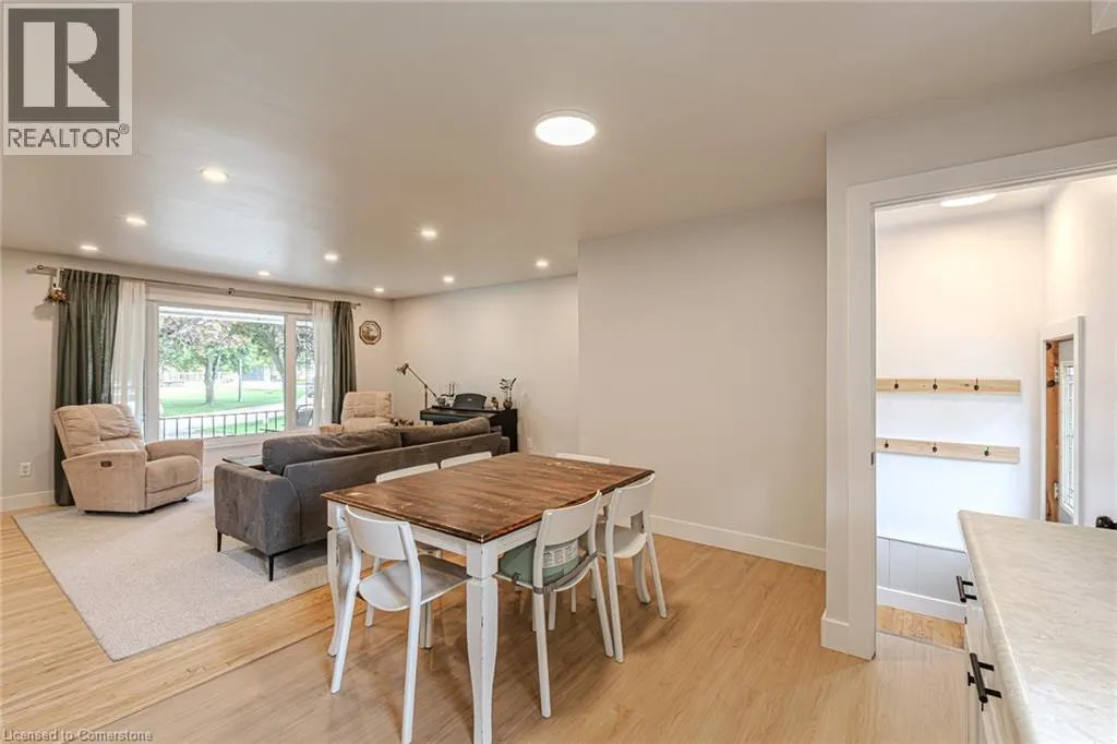 8 ROBROY Court