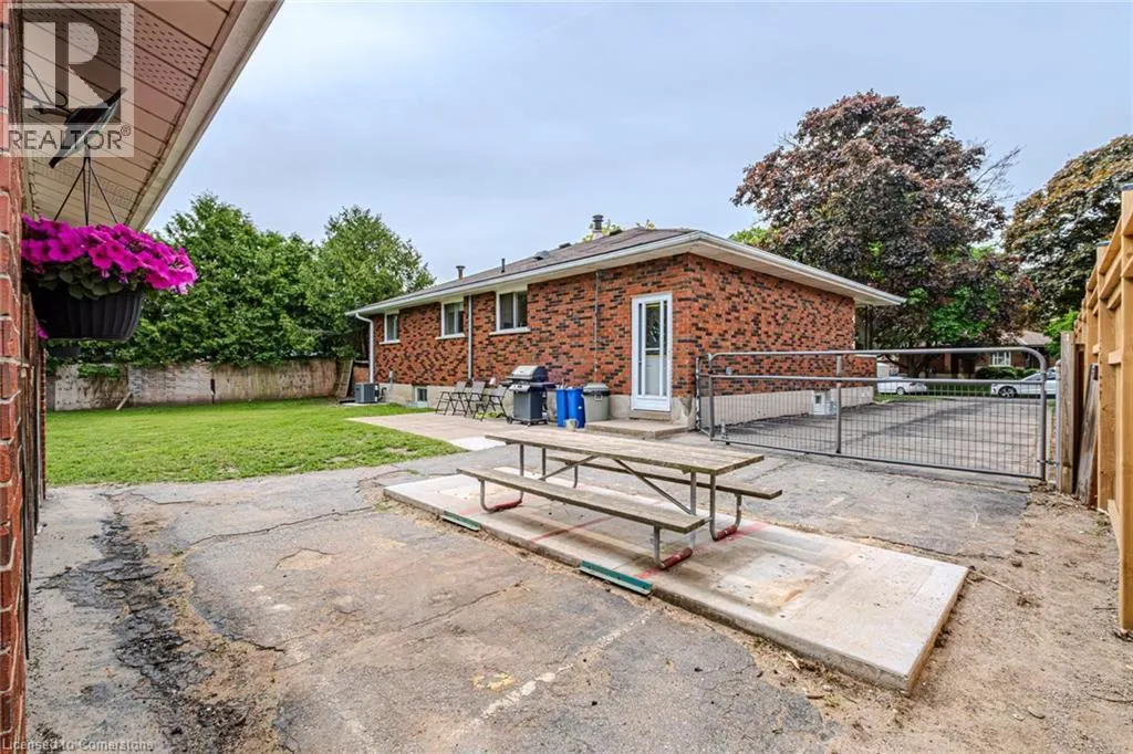 8 ROBROY Court