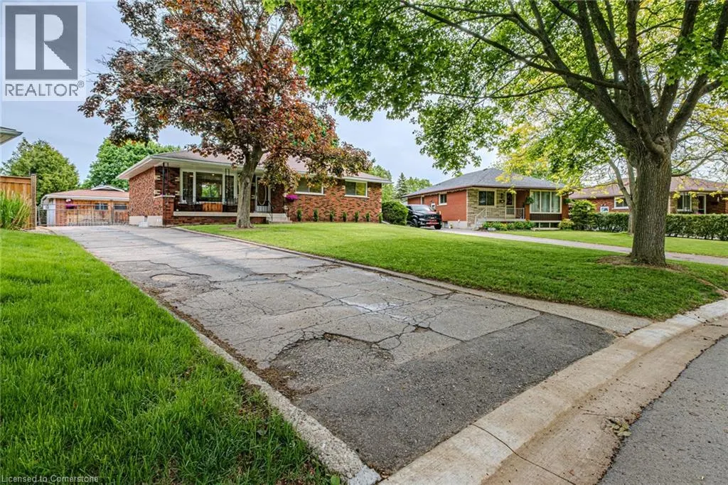 8 ROBROY Court