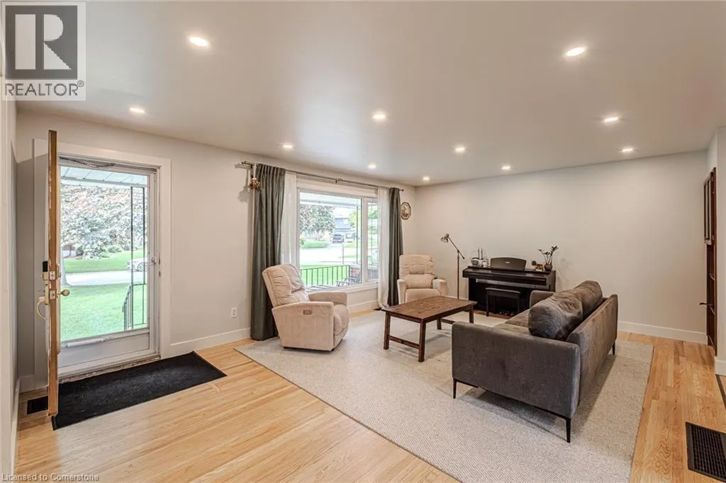 8 ROBROY Court