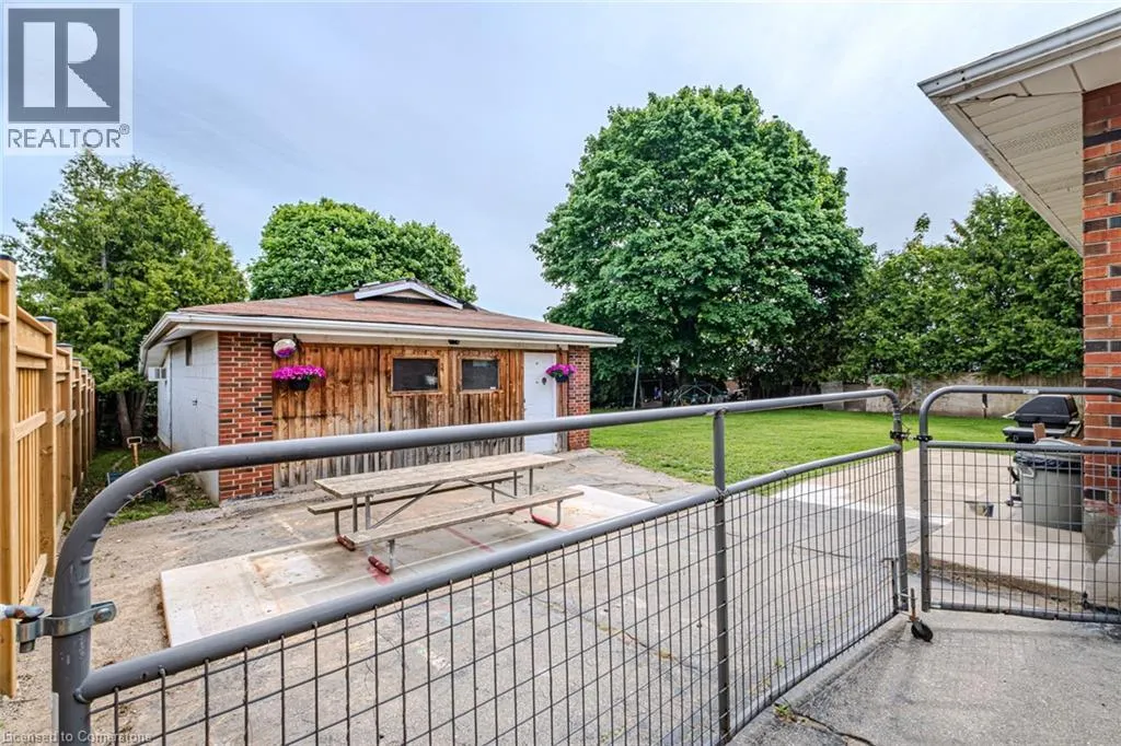8 ROBROY Court