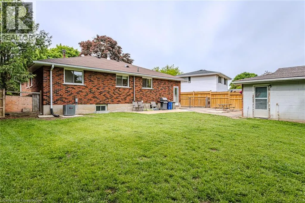 8 ROBROY Court
