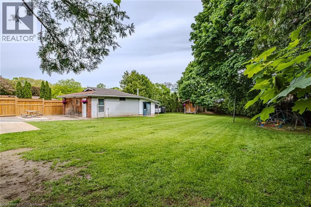 8 ROBROY Court