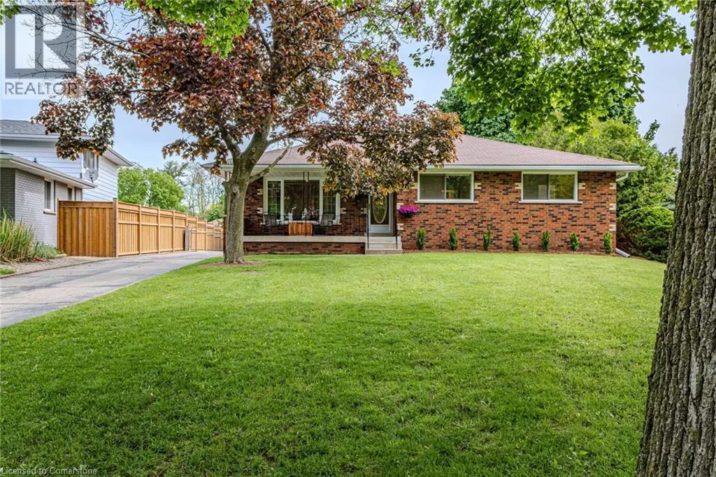 8 ROBROY Court