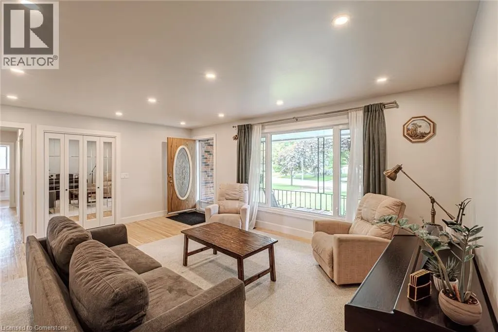 8 ROBROY Court