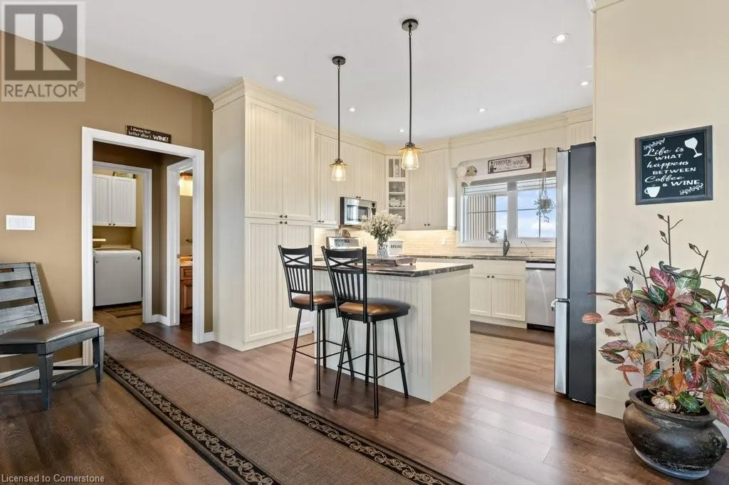 6 SILVERTHORNE Court