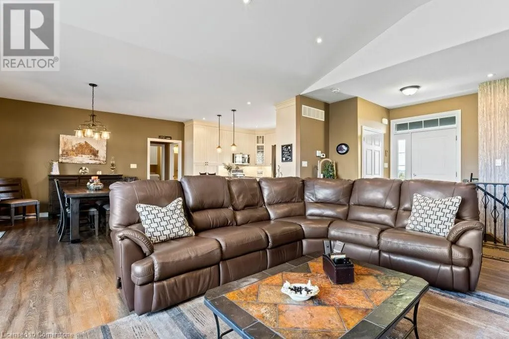 6 SILVERTHORNE Court