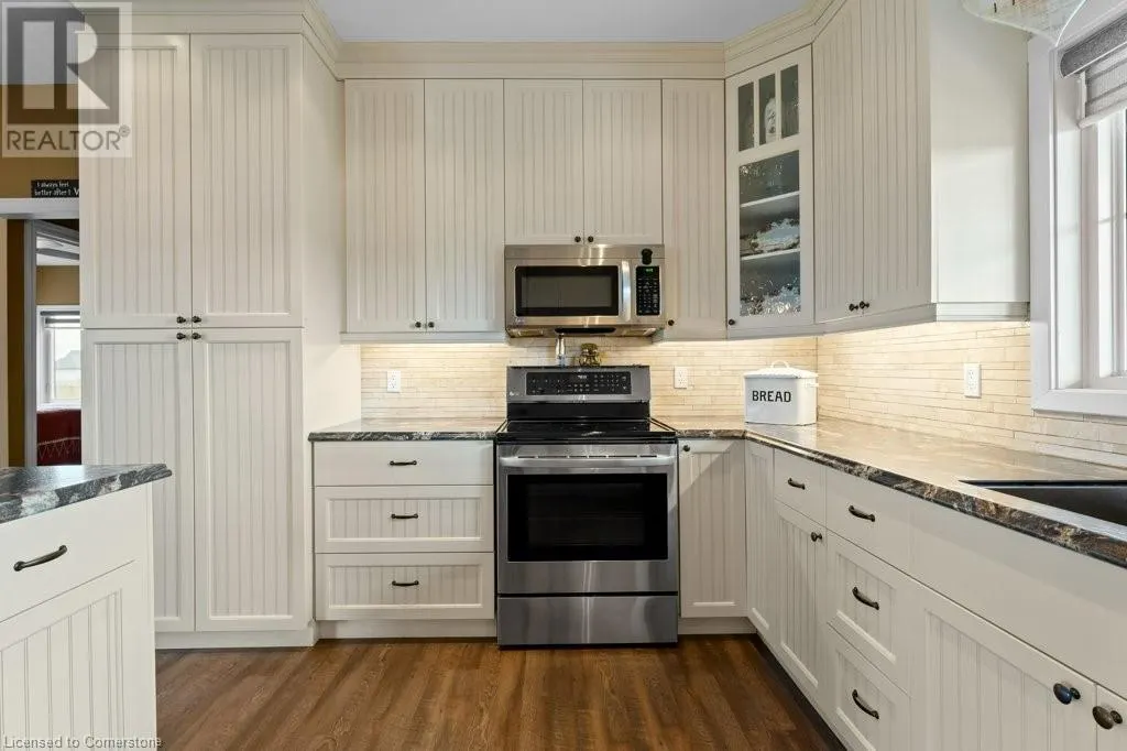6 SILVERTHORNE Court
