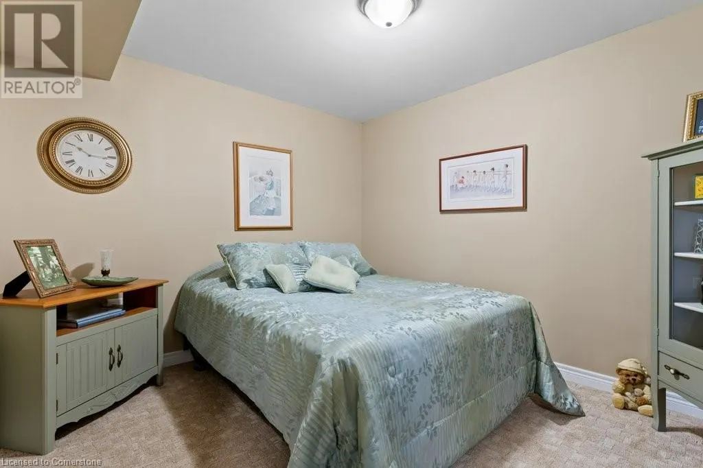 6 SILVERTHORNE Court