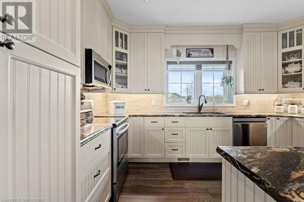 6 SILVERTHORNE Court