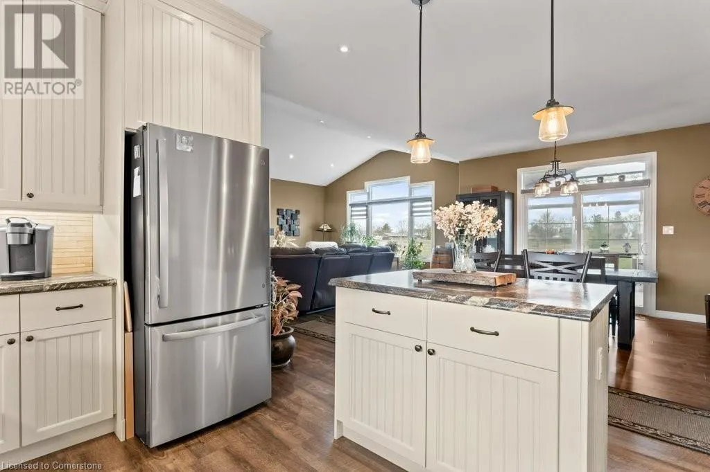 6 SILVERTHORNE Court