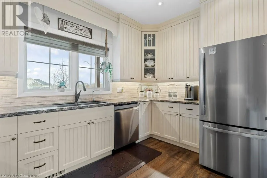 6 SILVERTHORNE Court