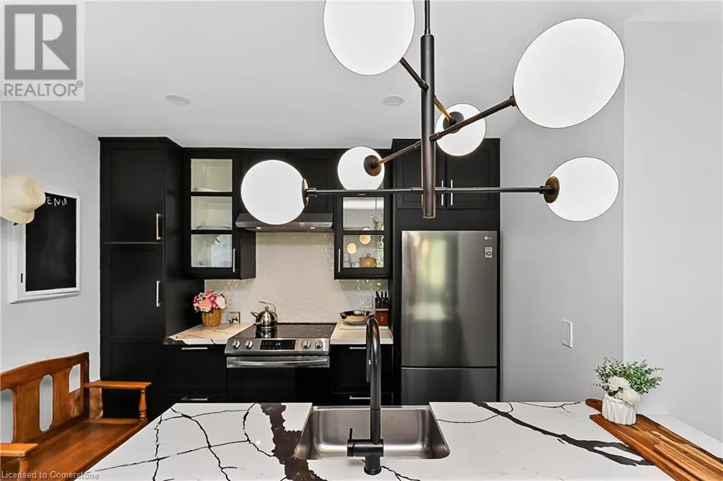 15 DAWSON Drive Unit# 3, #3