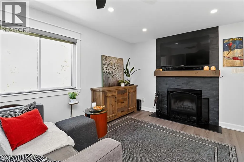 15 DAWSON Drive Unit# 3, #3