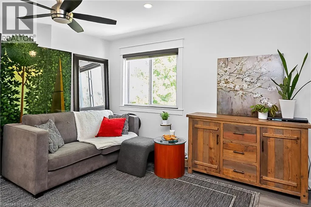 15 DAWSON Drive Unit# 3, #3