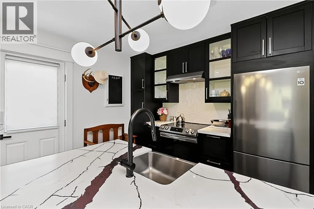 15 DAWSON Drive Unit# 3, #3