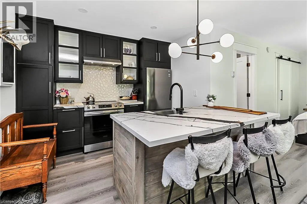 15 DAWSON Drive Unit# 3, #3