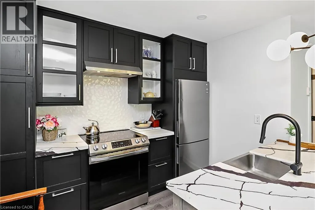 15 DAWSON Drive Unit# 3, #3