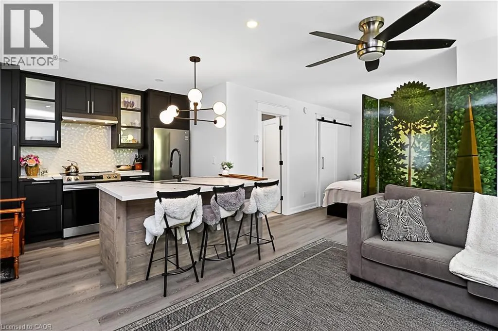 15 DAWSON Drive Unit# 3, #3