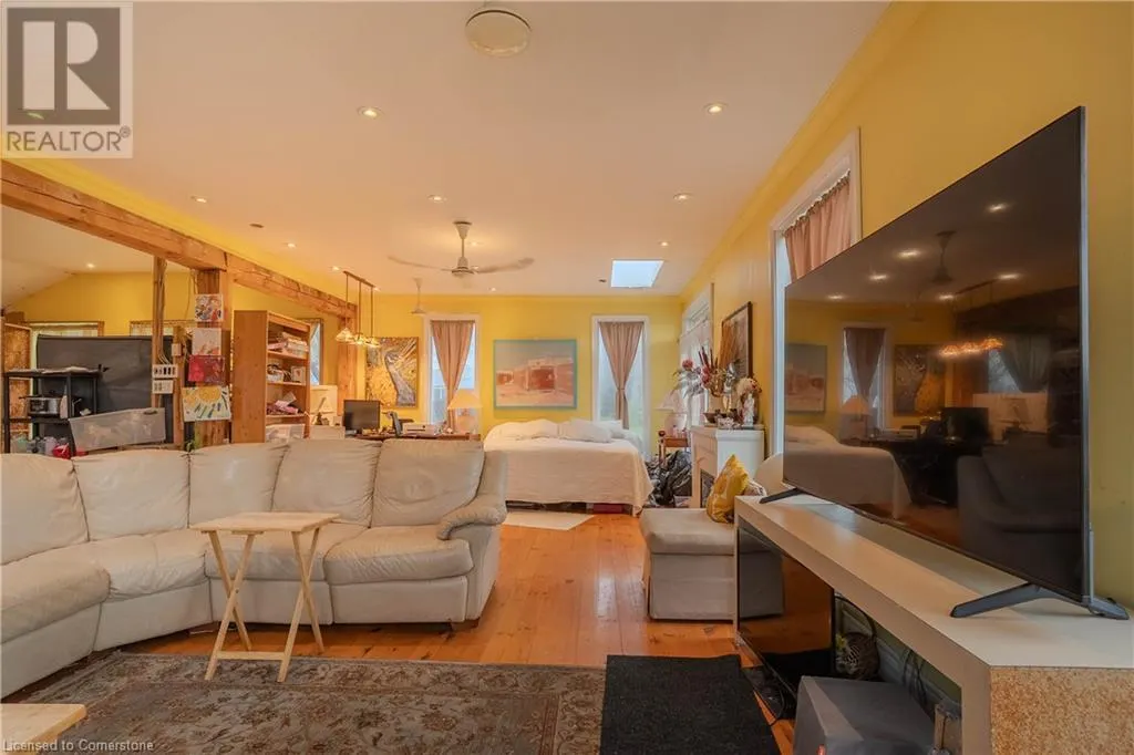1093 SUNSET Drive