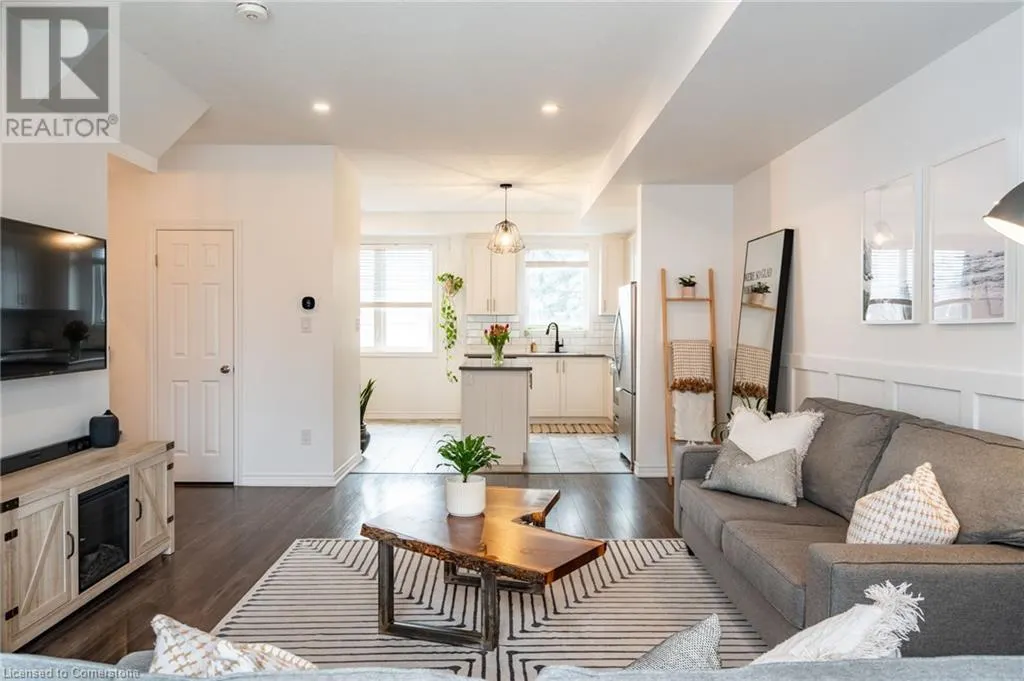 219 DUNDAS Street E Unit# 45, #45