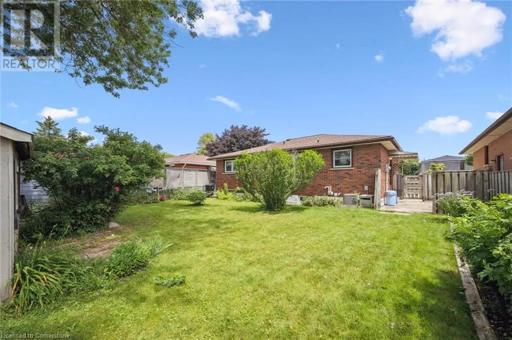 341 REDFORD Crescent