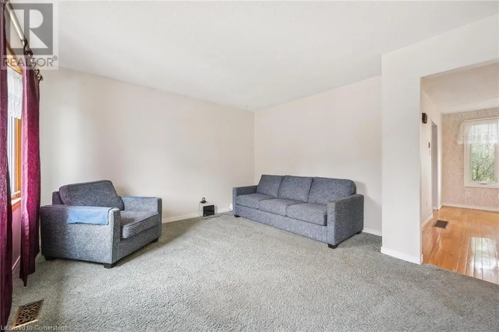 341 REDFORD Crescent