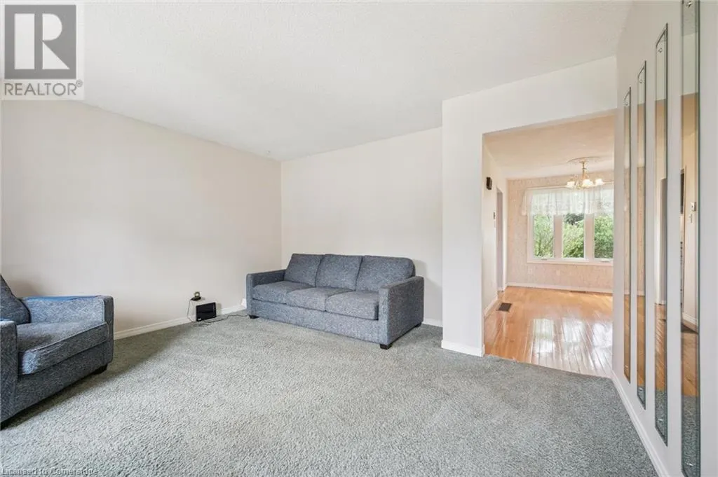 341 REDFORD Crescent