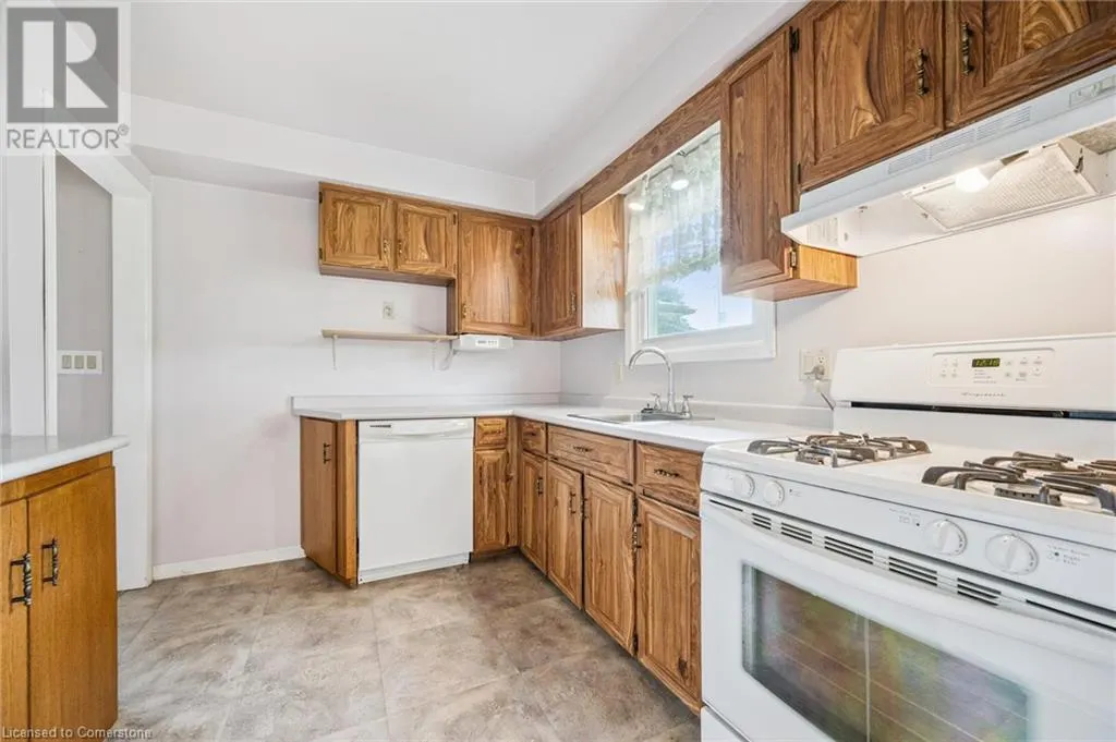341 REDFORD Crescent