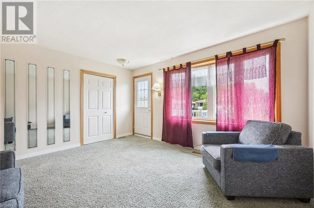 341 REDFORD Crescent