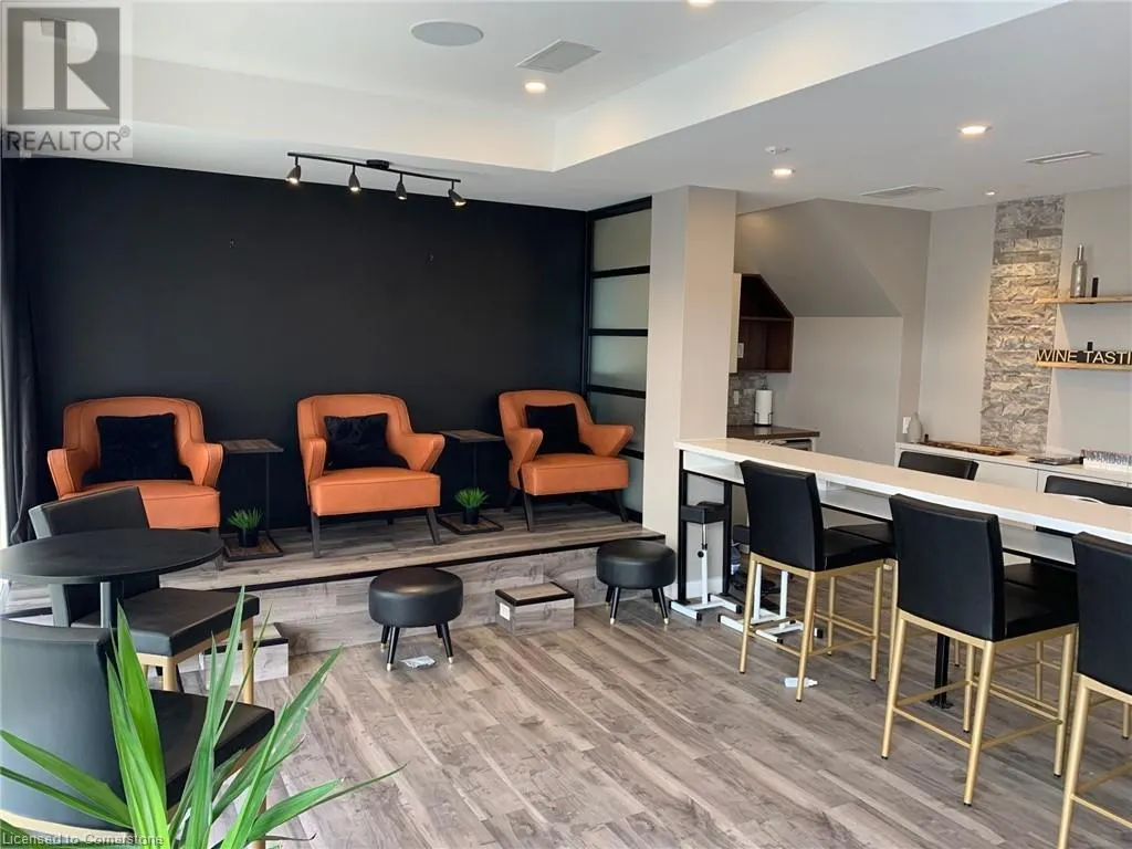 530 NORTH SERVICE Road Unit# 4, #4