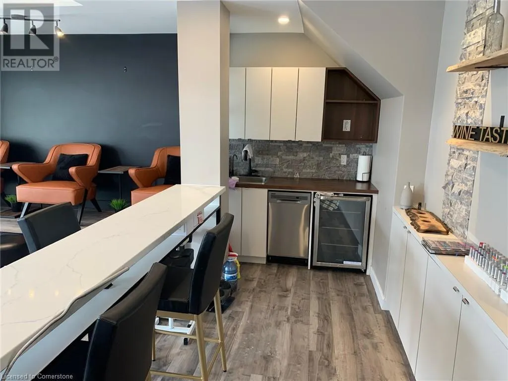530 NORTH SERVICE Road Unit# 4, #4