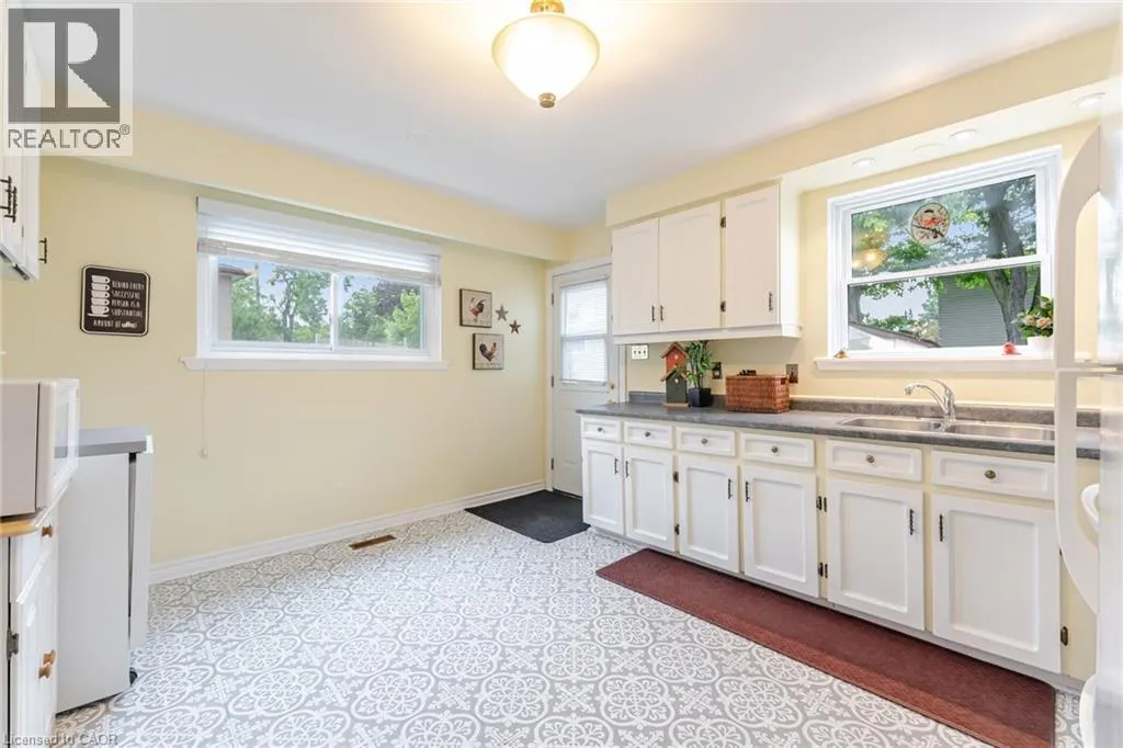 5 DANESBURY Crescent