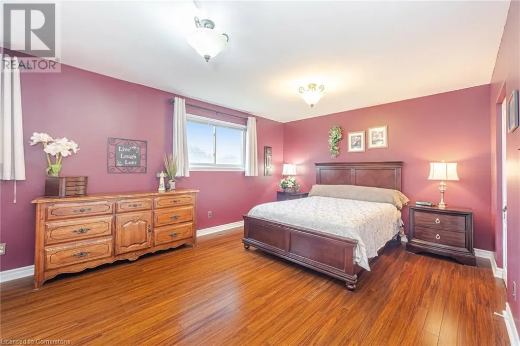 5 DANESBURY Crescent